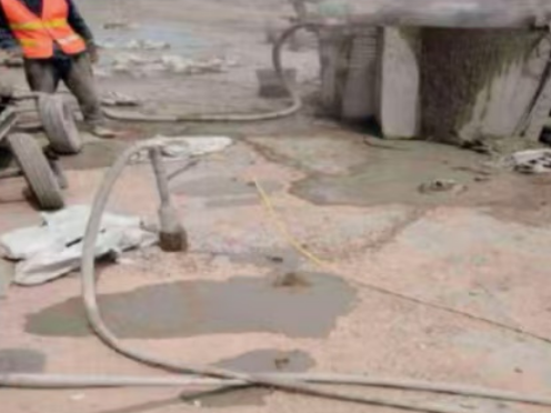 秦都水泥混凝土路面板底注浆技术 路面脱空注浆整治方案