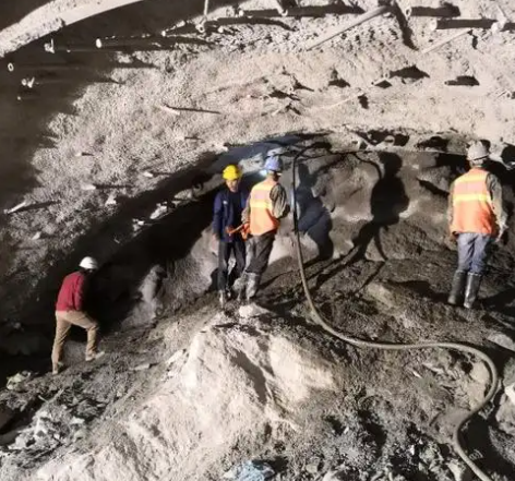 秦都拱顶带模注浆料的施工流程及注意事项